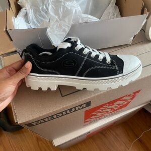 Skechers black sneakers